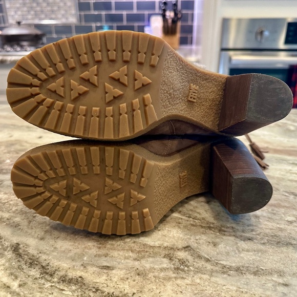 Frye Jen Shearling Short Suede Heeled Zip Up Ankle Bootie - Size 8 - Picture 8 of 8